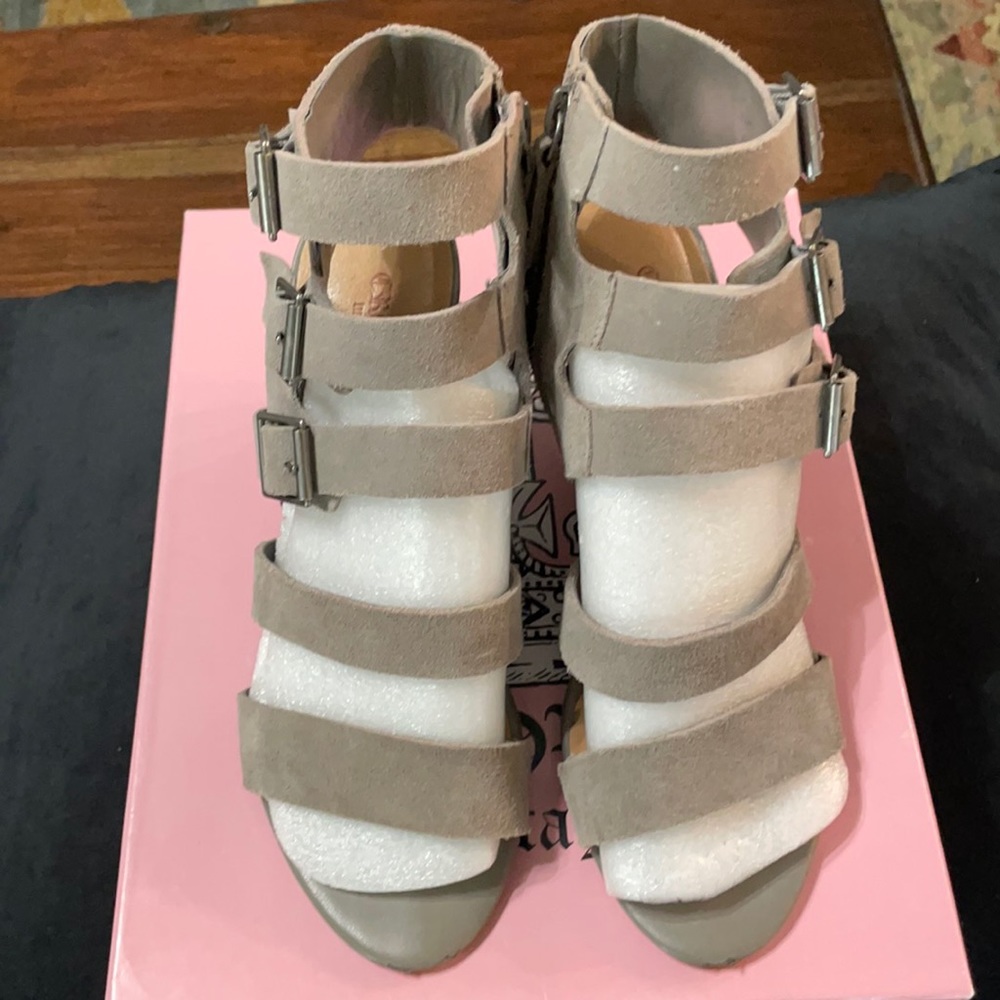 Women’s size 7 suede wedges